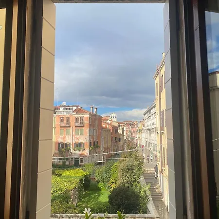 3749 Pontechiodo Oda ve Kahvaltı 3*