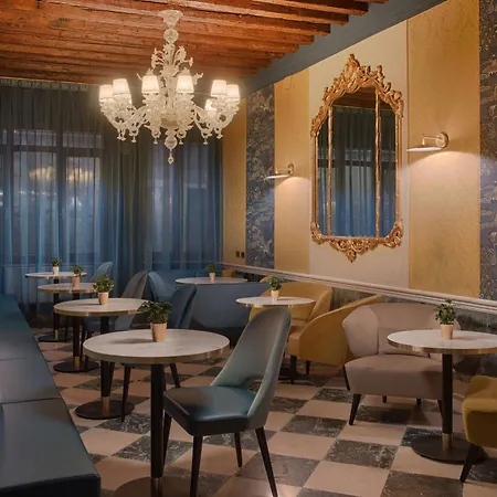 Nh Santa Lucia Hotel
