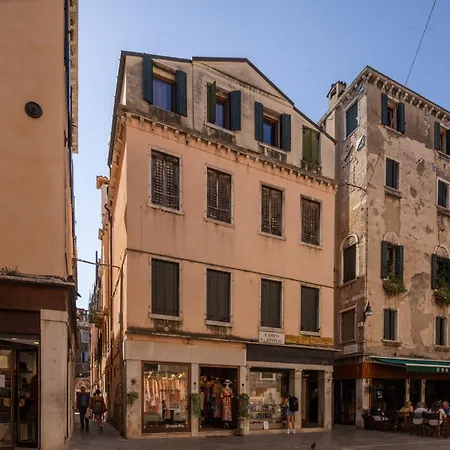 Appartamento Sant'aponal Cozy With Balcony R&r