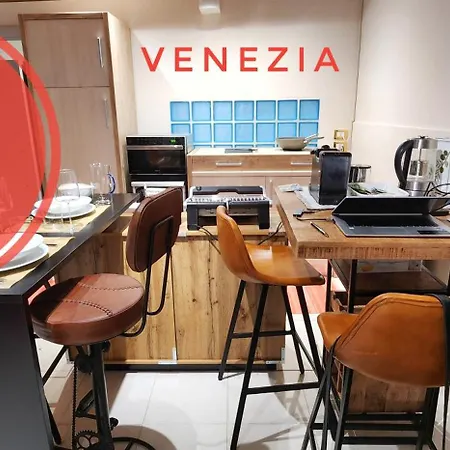5 Schei De Mona: Venetian-style Concierge Service