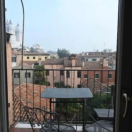 Apartment Salute