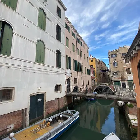 Ve-nice Rialto Venice