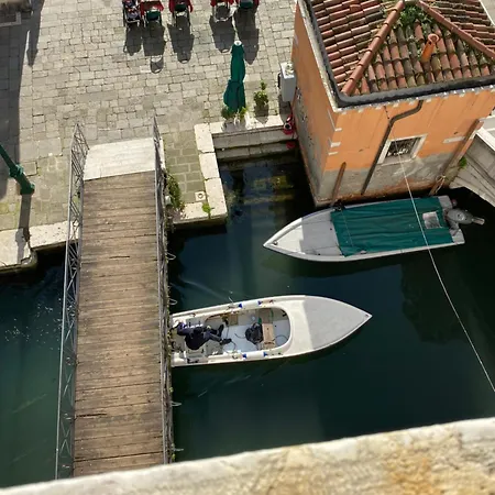 Ve-nice Rialto * Venice