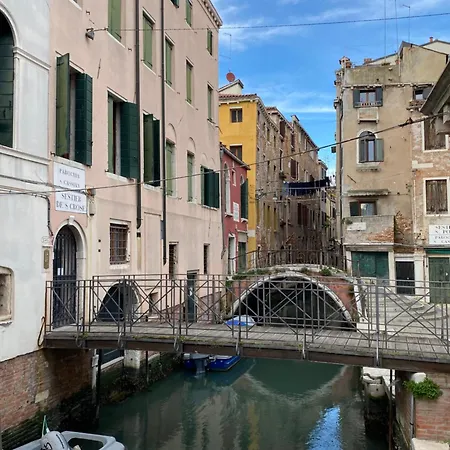 Ve-nice Rialto Venice