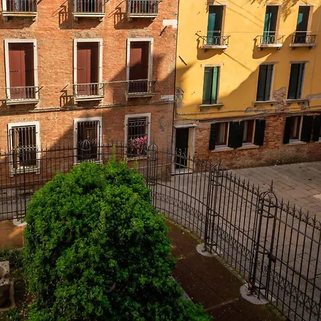 Residenza Scala Del Bovolo * Venice