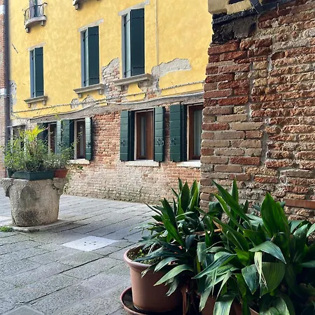 Residenza Scala Del Bovolo * Venice
