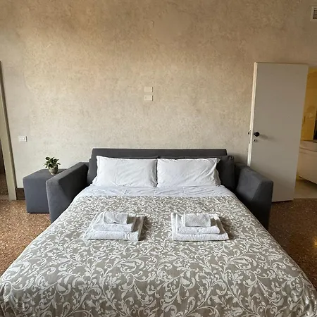 Apartment Central Luxury ~ Jacuzzi + Patio A/c *