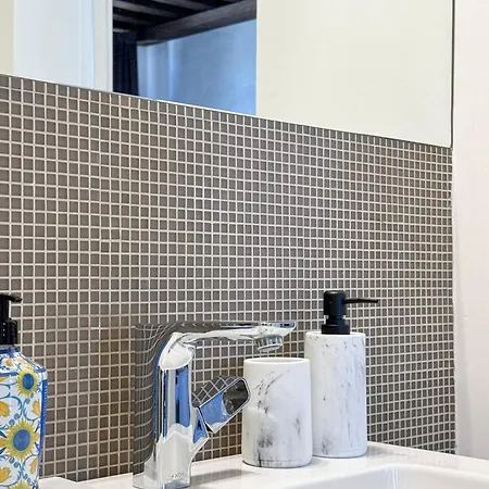 Apartment Central Luxury ~ Jacuzzi + Patio A/c
