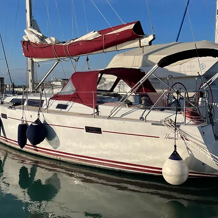Botel Venice Boat Tour With Aperitif And Music Included On A Sailing Boat *