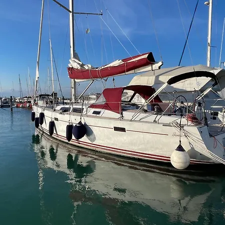 Venice Boat Tour With Aperitif And Music Included On A Sailing Boat Botel