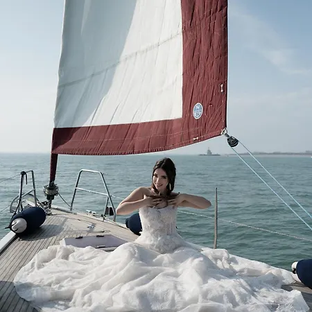 Venice Boat Tour With Aperitif And Music Included On A Sailing Boat Botel