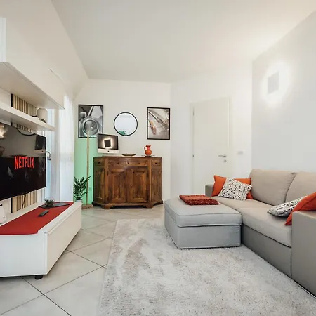 Free Garage 20 Min From Venice - Business House