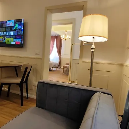 Oliver Twist In Apartment Venice