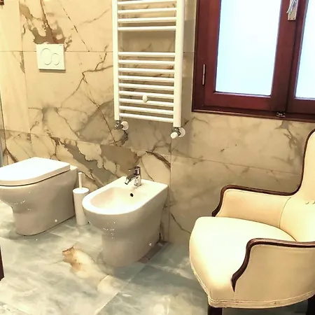 Oliver Twist In Apartment Venice