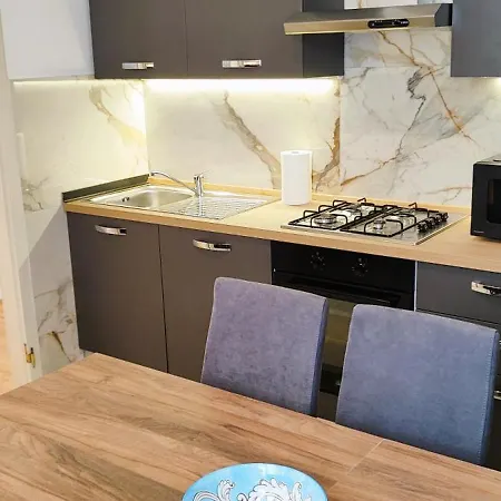 Oliver Twist In Apartment Venice