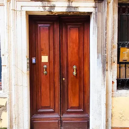 Oliver Twist In Venice