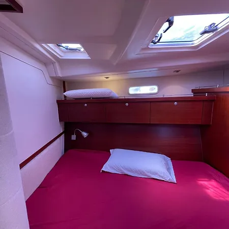 Botel Venice Boat Tour With Aperitif And Music Included On A Sailing Boat *