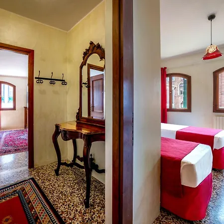 Palazzo San Luca 3* Venice