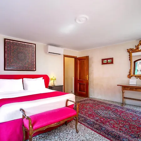 Palazzo San Luca 3* Venice