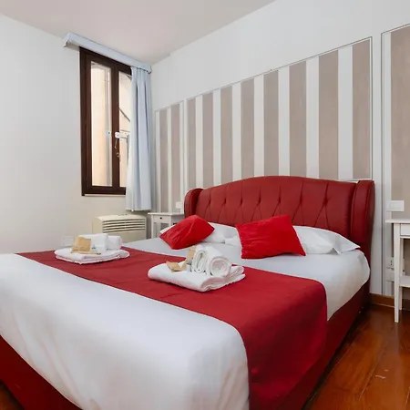 A 10 Passi Da San Marco Apartment *