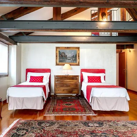Guest house Palazzo San Luca 3*