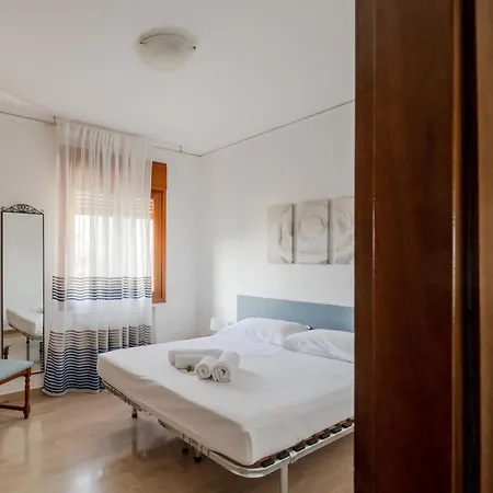 Ida Near The Station! Apartment Venice