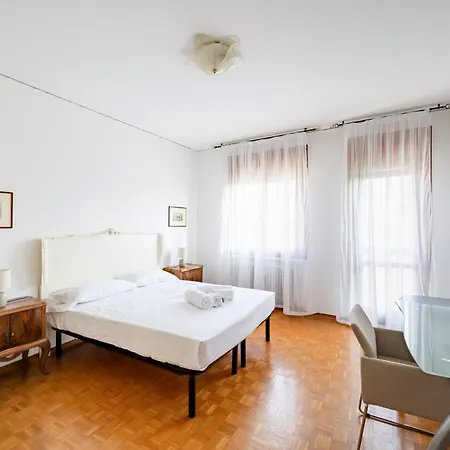 Ida Near The Station! Apartment Venice