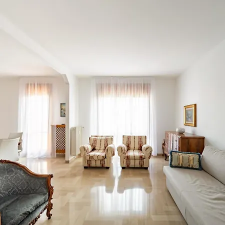 Apartment Ida Near The Station! Venice