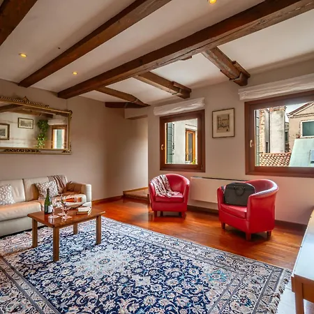 Guest house Palazzo San Luca 3*