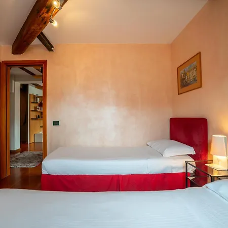 Palazzo San Luca 3*