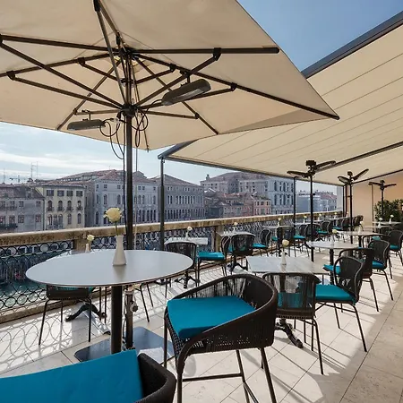 H10 Palazzo Canova 4*