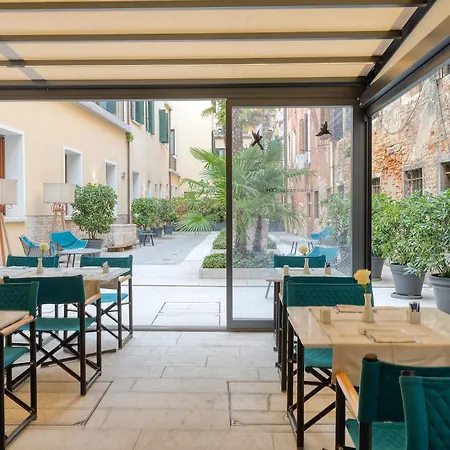 H10 Palazzo Canova Hotel 4*