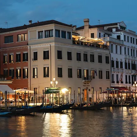 H10 Palazzo Canova 4*