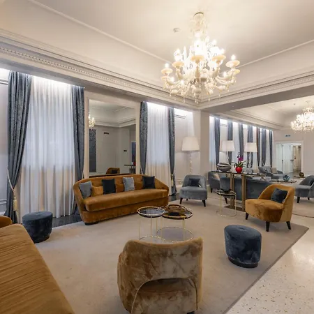 H10 Palazzo Canova Hotel 4*