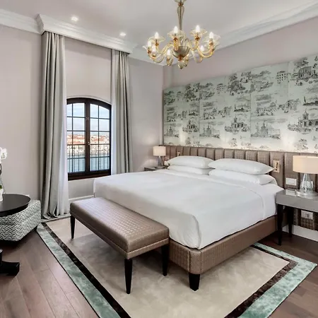 Hilton Molino Stucky 5*