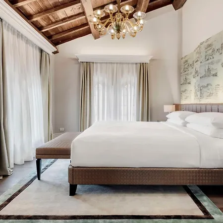 Hilton Molino Stucky Hotel 5*