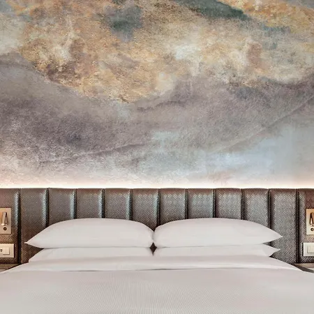 Hilton Molino Stucky 5*