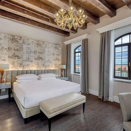 Hilton Molino Stucky Hotel