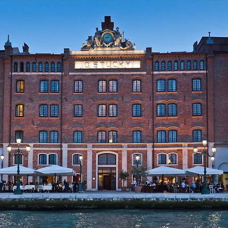 Hilton Molino Stucky Hotel 5*