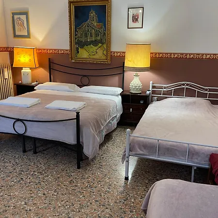 ゲストハウス Fortuny