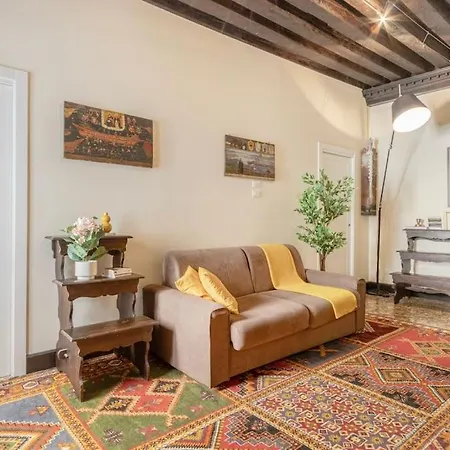 Canal View Luxury Heritage Retreat 2 Bedroom Daire Venedik