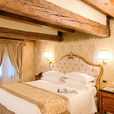 Hotel Ai Cavalieri Di 4*