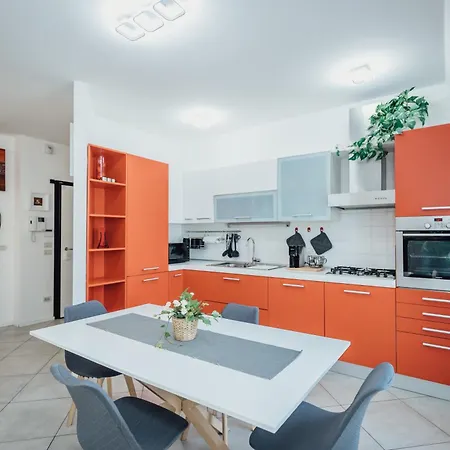 Free Garage 20 Min From Venice - Business House Apartment
