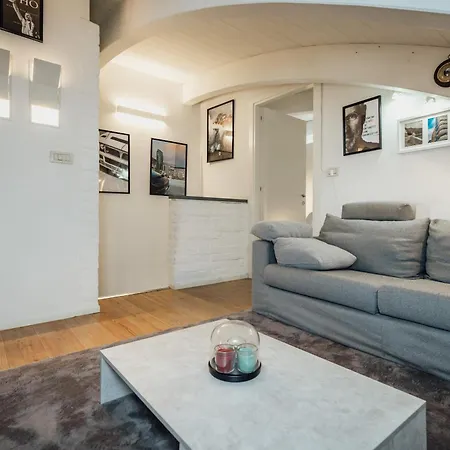 Free Garage 20 Min From Venice - Business House
