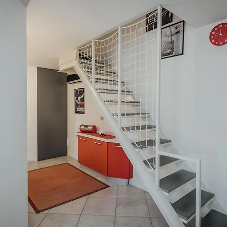 Free Garage 20 Min From Venice - Business House Apartment