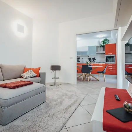 Free Garage 20 Min From Venice - Business House Apartment