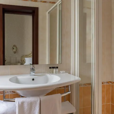 Montecarlo Ξενοδοχείο 3*