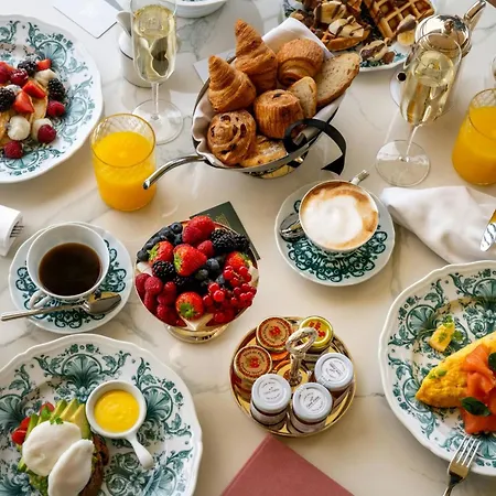 The St. Regis 5*