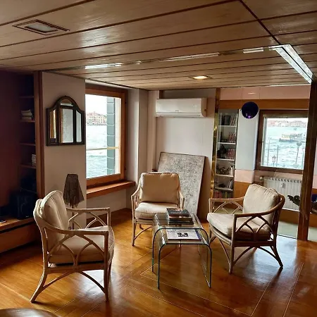 - Strepitoso Giudecca Apartment *