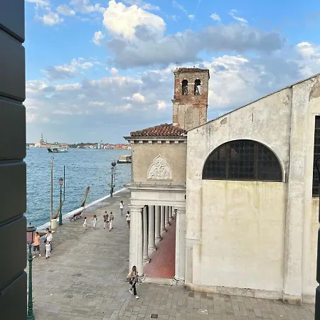 - Strepitoso Giudecca * Venice